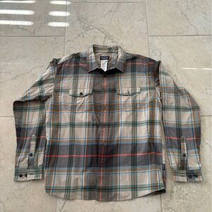 Patagonia L Plaid Button-Up Shirt